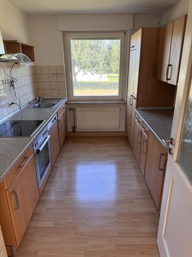 Tanie 3-pokojowe mieszkanie (ok. 63 m2) z aneksem kuchennym w spokojnej lokalizacji mieszkalnej Lichtenau! – Küche