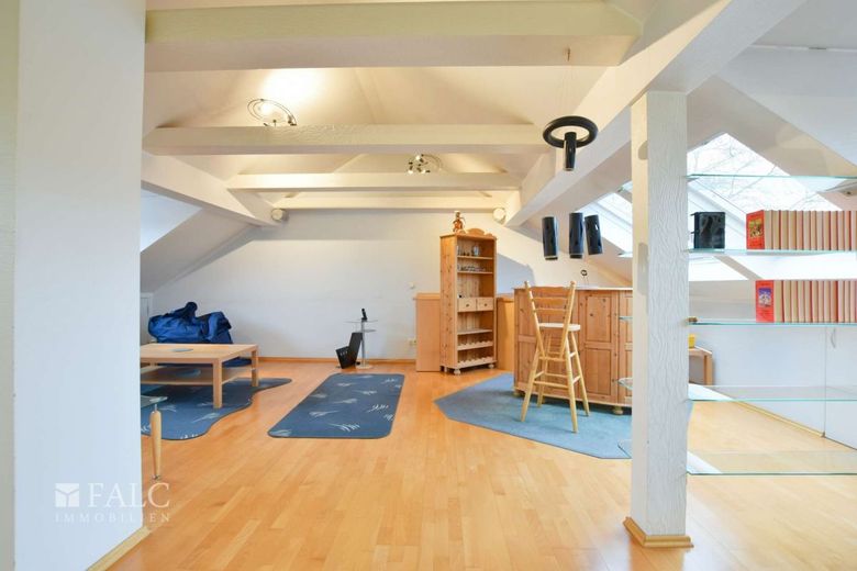 Wohnen und Arbeit auf 300m² Fläche kombinieren! – Dachgeschoss
