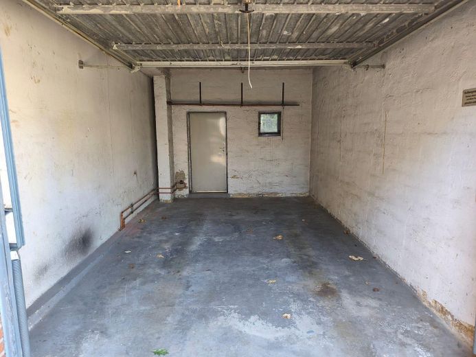 شقة مجددة حديثًا من 3 غرف (75 م²) مع حديقة في إسن-فرونهاوزن – Garage