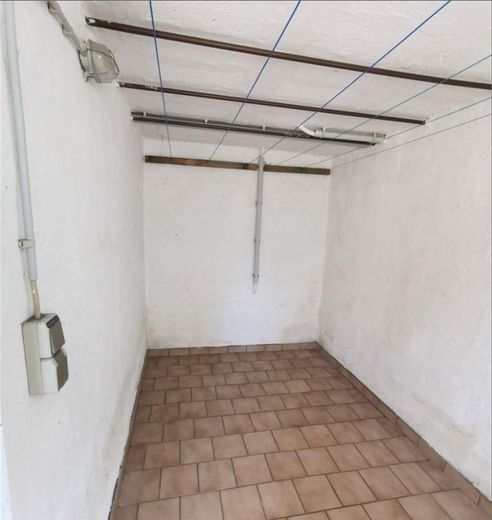Balkonlu, otoparklı ve yeni doğalgaz kat kaloriferli 3 odalı daire | 50,90 m² – Keller