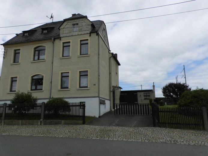 Casa de 1-3 viviendas parcialmente rehabilitada, con muchos anexos y una gran parcela en una zona rural, ¡ideal para artesanos o una familia numerosa! – Foto 1