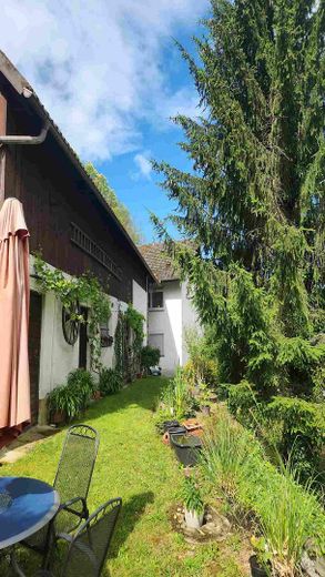 Attraktive Immobilie inmitten der Weinberge von Bottenau – Garten