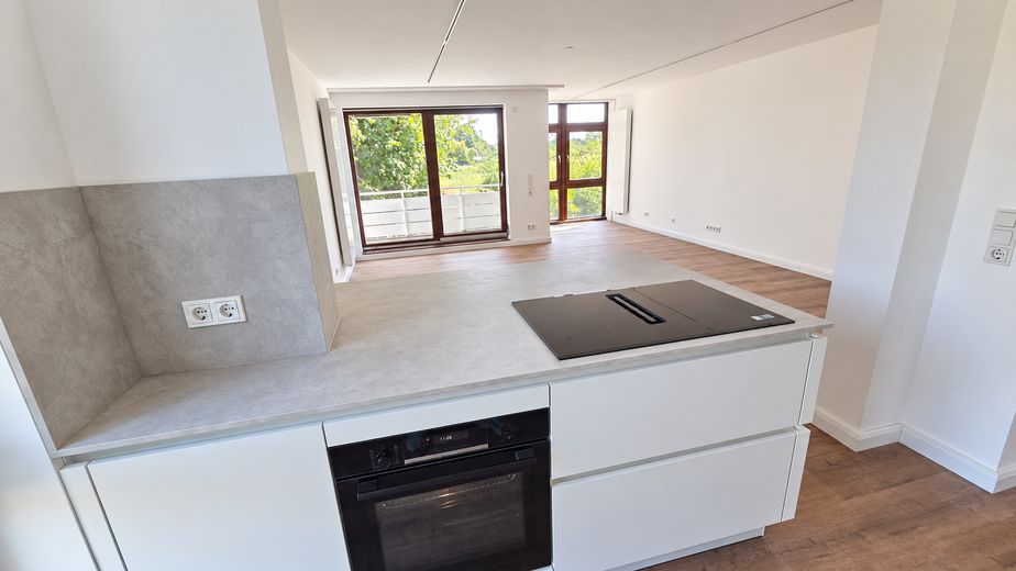 Stilvoll kernsaniert – helle Maisonettewhg m. neuer EBK, Balkon & Terrasse im begehrten Geteviertel – Küche Ansicht 3