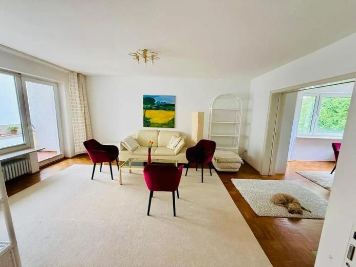 Appartamento di 3 locali con balcone a Krailling, 100 m² – Wohnzimmer