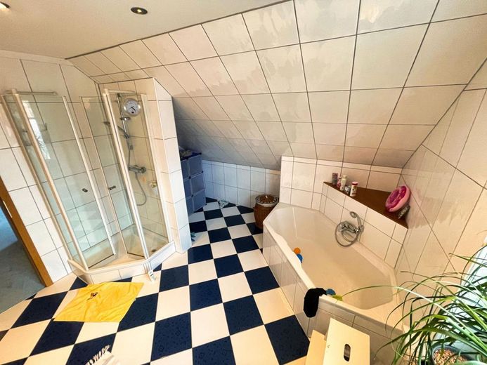 Modernes Holzhaus an der Nordsee
 - sibirische Lärche, Sauna &amp; viel Platz für die Familie – Badezimmer