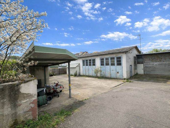 Terreno edificabile attraente con bifamiliare approvata – Foto 1