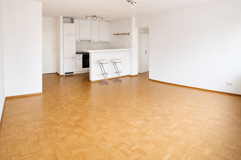 Provisionfrei: Bezugsfreie, helle 2-Zimmer-Wohnung mit Aufzug in begehrter Lage Stuttgart-West – Wohnzimmer Beispiel KücheWeiß 