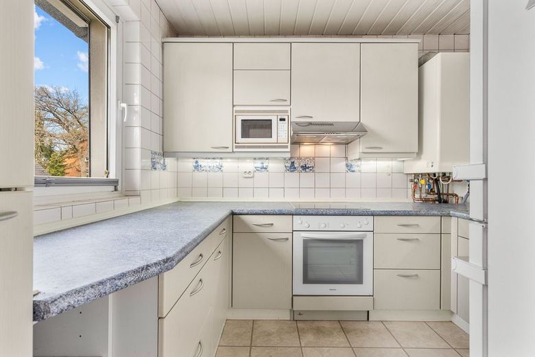 Maisonettewohnung mit ca. 138 qm Wohn-/Nutzfläche &amp; Garage in ruhiger Anliegerstraße von Oldenfelde – Küche