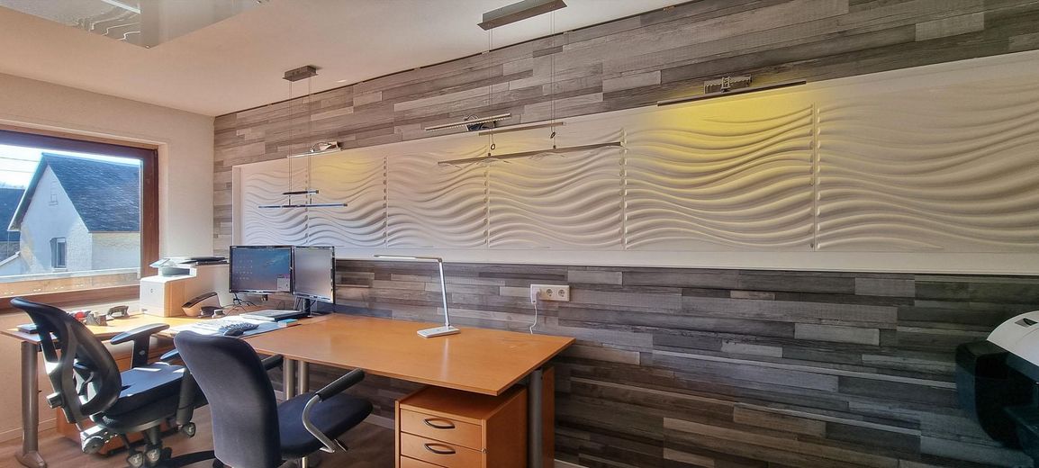 Modernisiertes Einfamilienhaus mit durchdachter Raumgestaltung – Arbeitszimmer