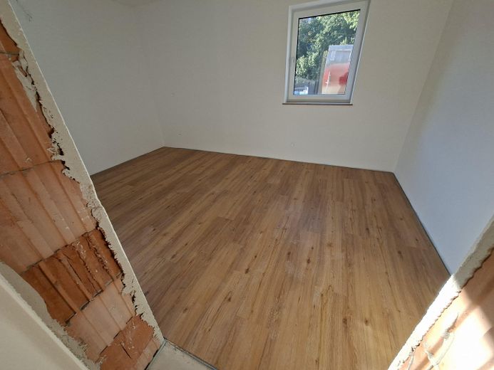 Maisonette Wohnung 71m² + 65m² Souterrain eigene Haustüre Erstbezug 2199€ warm inkl. Küche, Carport – Photo 15