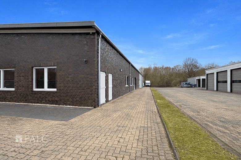 ***Top Gewerbeimmobilie mit Lagerhalle und Büroflächen - perfekt für vielseitige Nutzungskonzepte*** – Zufahrt
