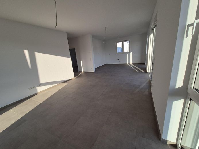 Nieuwbouw! Luxe 8-kamer-twee-onder-een-kaphuis te koop! – Wohnzimmer