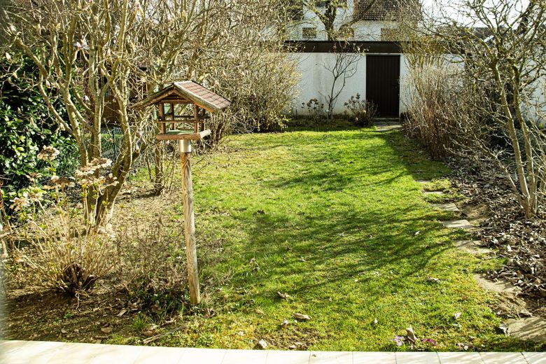 Garten mit Zugang Garage