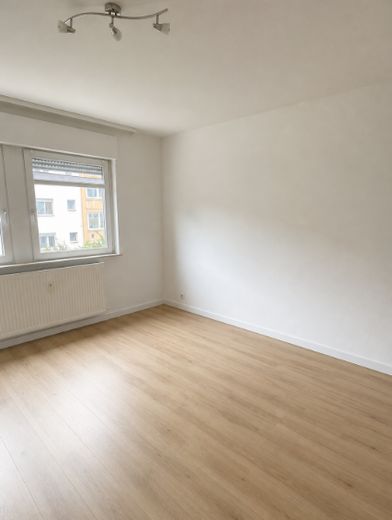 Schöne teilmöblierte 3-Zimmer-Wohnung in der Pirkheimer Straße in Nürnberg zu vermieten – Wohnzimmer