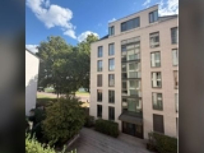 10634-* Moderne 2 Zimmer Mietwohnung mitten in FFM City – Foto 1