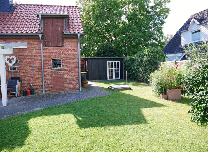 Haus für große Familien  und/oder Wohnen und Arbeiten unter einem Dach – Ost-West Blick Garten