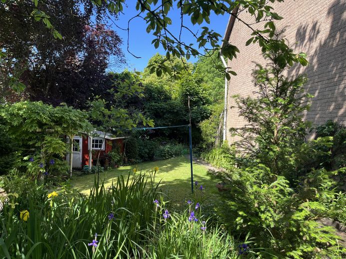 Himmelmoor yakınlarında, sakin bir konumda büyük güneybatı bahçeli cazip sıra evin son evi – Blick in den Garten