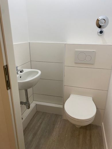 separates WC