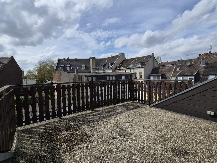 Mehrfamilienhaus, Dreifamilienhaus mit Loft Charakter u. Dachterrasse in Krefeld – Dachterrasse Wohnung 3