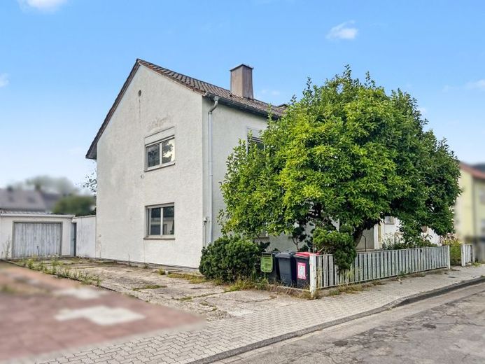 Ein Zuhause mit Charakter – Großzügiges Wohnhaus mit großem Garten (Kernsanierung erforderlich) – Foto 1