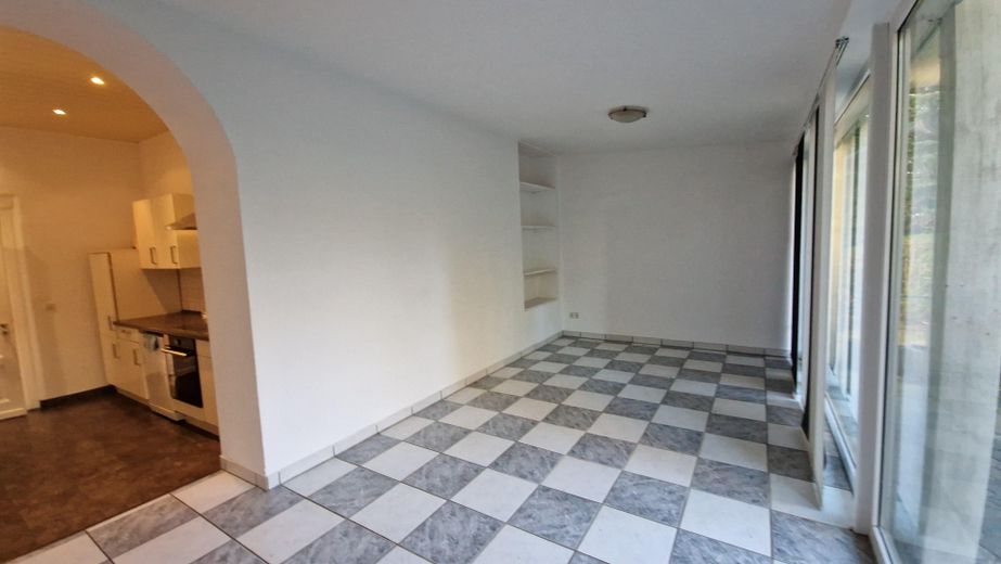 Reserviert: 3,5-Zimmer-Wohnung mit Privatgarten in Zweifamilienhaus, sanierter Altbau – Esszimmer / Wintergarten