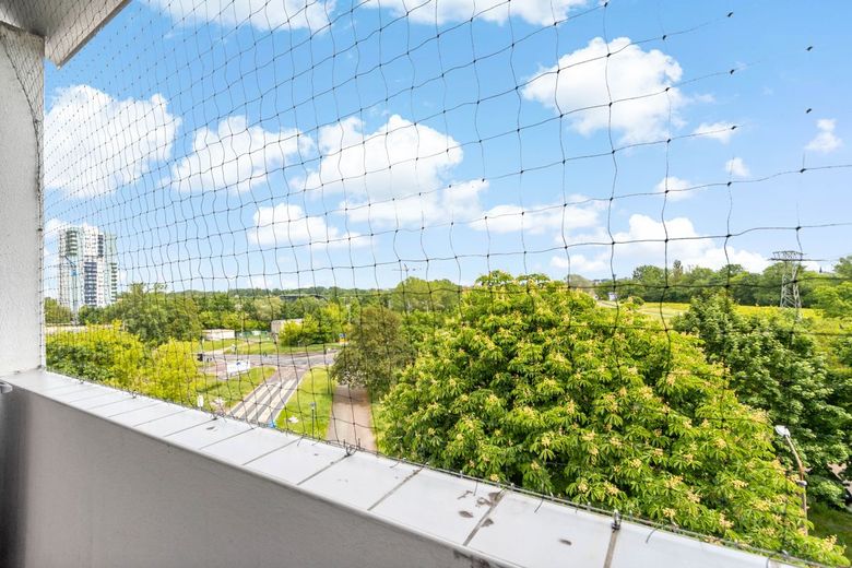 Dachgeschoss Wohnung mit Fahrstuhl und freiem Blick auf die Rennbahn in Ha-Neu! – Balkon