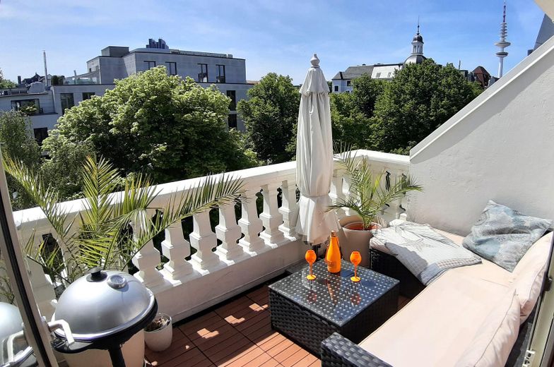 Top Lage in Rotherbaum !!! Traumhaftes Penthouse, 84 m" Grundfläche!, in ruhigem Jugendstilvilla – S/W - Sonnenterrasse