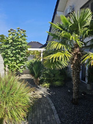 Exklusives Einfamilienhaus mit Wellnessgarten – Wohnen auf höchstem Niveau – Gartenweg
