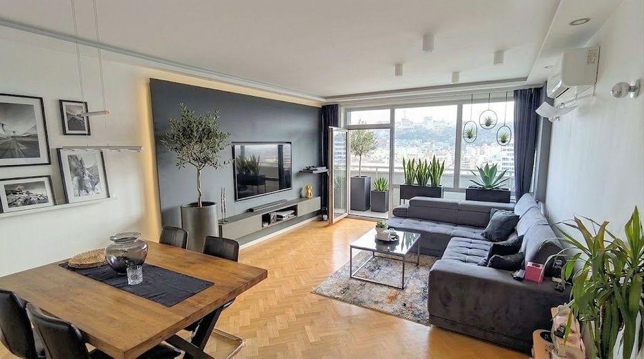 Exklusive-Top-Stadtwohnung über den Dächern von Saarbrücken – Wohnzimmer