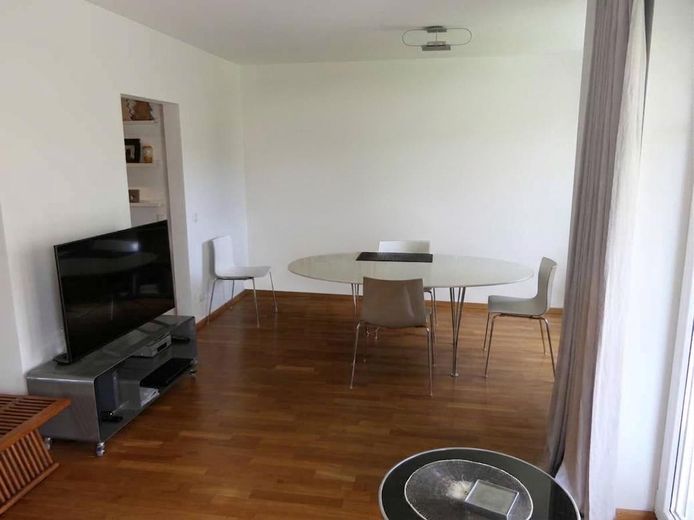 Ihr privates Zuhause in Weilheim – großzügiger Garten, stilvolles Wohnen & viel Privatsphäre – Wohnzimmer/Büro