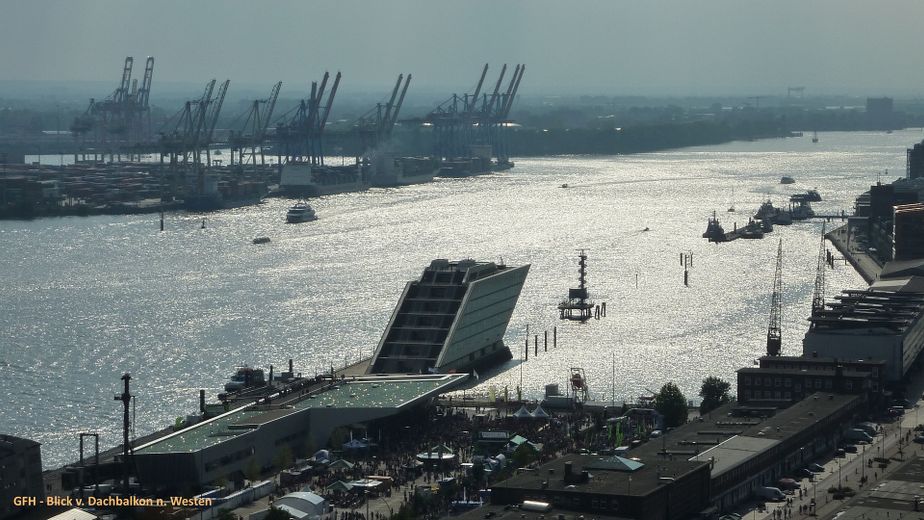 Möbl. 1,5-Zi.Whng m. tollem Elbblick, zentr. HH-Altona, all-in: Heizung/Strom/Wasser/Tel/WLAN... – West-Blick v. Dachterrasse