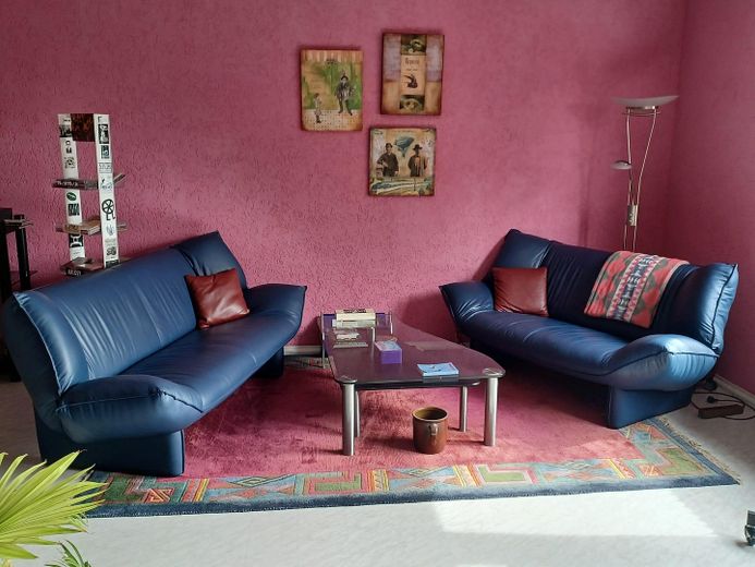 Bright 4-room apartment by Nuremberg City Park – Wohnzimmer 1 / ca. 24 qm