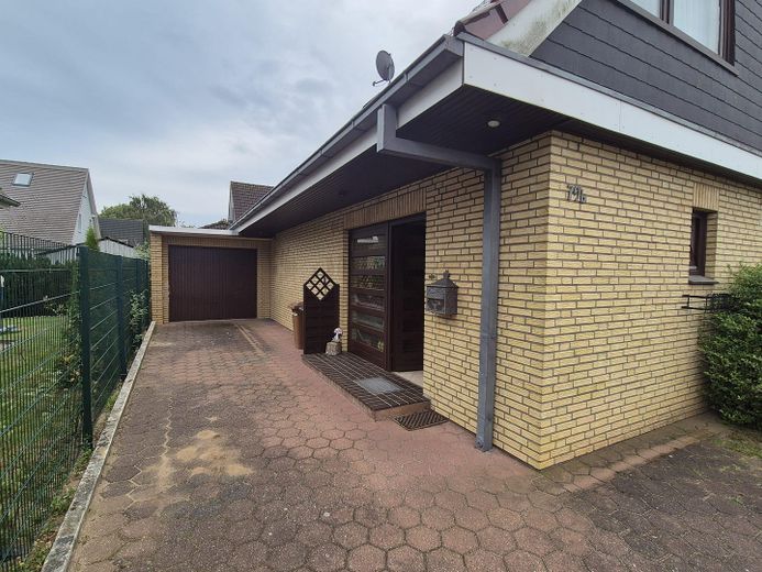 Seitenansicht Eingang Garage