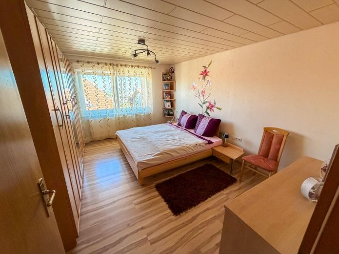EFH mit Einlieger, Doppelgarage, Werkstatt, unverbaubarer Aussicht, Toplage u. Provisionsfrei – Eltern EG