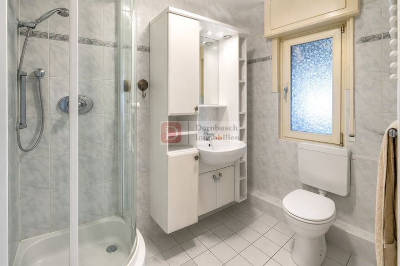 Freistehendes, idyllisch gelegenes, Häuschen in Mühlheim am Main – Badezimmer