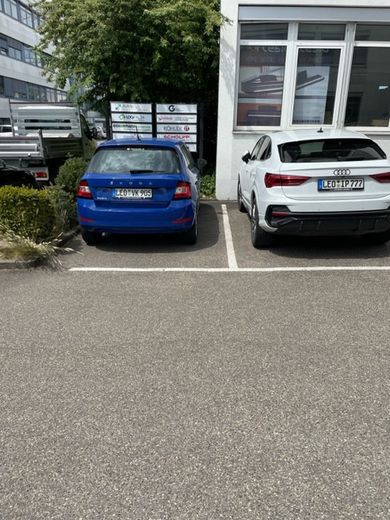 günstiger Büroraum in Gemeinschaftsbüro im Industriegebiet Leonberg an der Autobahn – Außenstellplatz