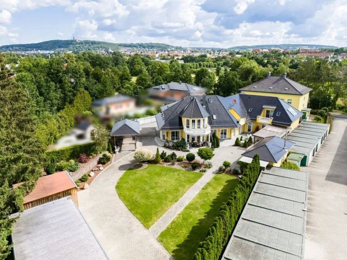 Repräsentative Villa mit Wellnessbereich und zwei Einliegerwohnungen – Foto 1