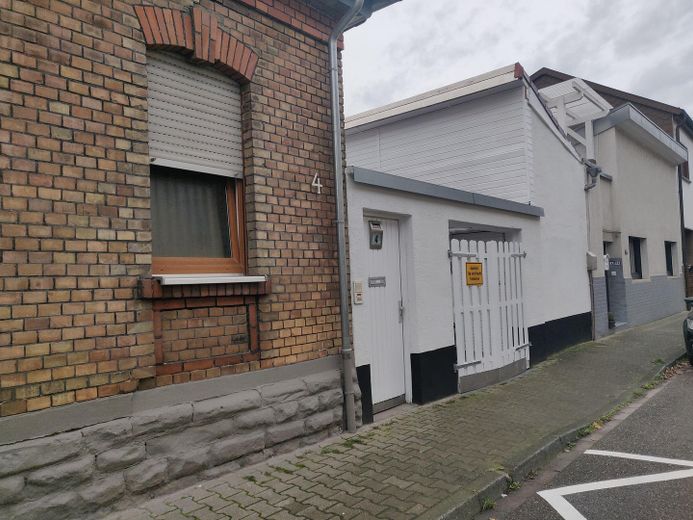 Haupthaus, Tor und Nebenhaus