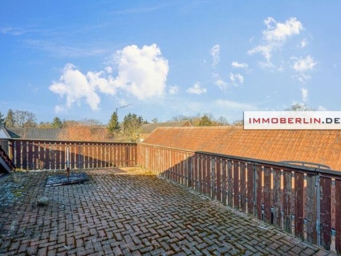 IMMOBERLIN.DE - Wymarzone siedlisko trójstronne z fascynującą możliwością rozbudowy na przestronnej działce – Zdjęcie 1