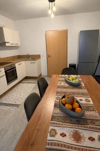 Wohnküche (Blick auf Esstisch)