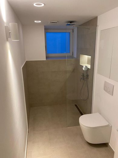 Luxuriöse 2-Zimmer Wohnung im EG mit Garten im Paulusviertel – Badezimmer