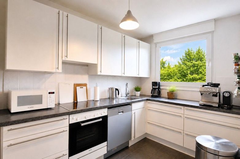 Fast wie im Penthouse - 3 Zi Wohnung + Stellplatz TG u. Wallbox. – Einbauküche inkl.