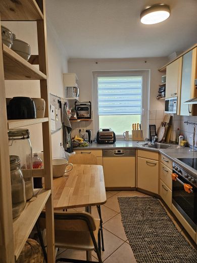 Diese gemütliche 3-Zimmer-Wohnung liegt zentral in Lübeck nahe der Autobahn – Küche