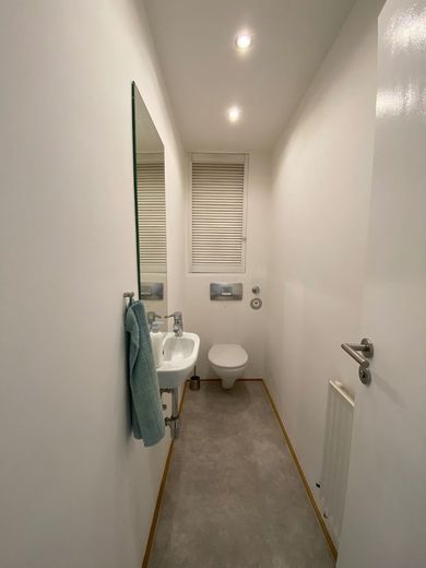 Sonnige 3 Zimmer-Wohnung in Halbhöhenlage mit Weitblick auf Stuttgart – Gast WC