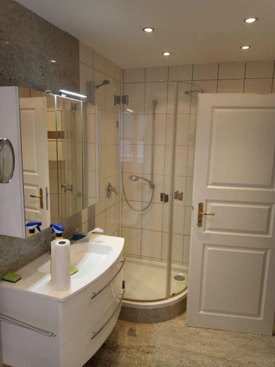 Bad Ansicht mit Dusche