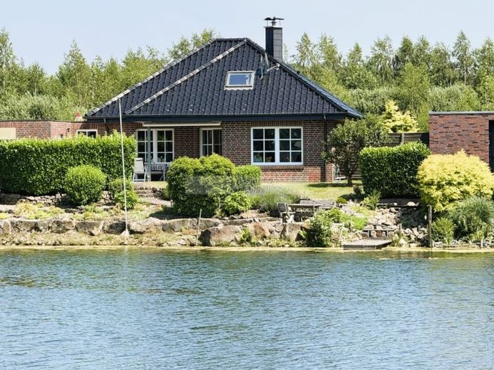 Emsland, direkt am Lünner See – Freistehendes Einfamilienhaus in einzigartiger Seelage – Foto 1