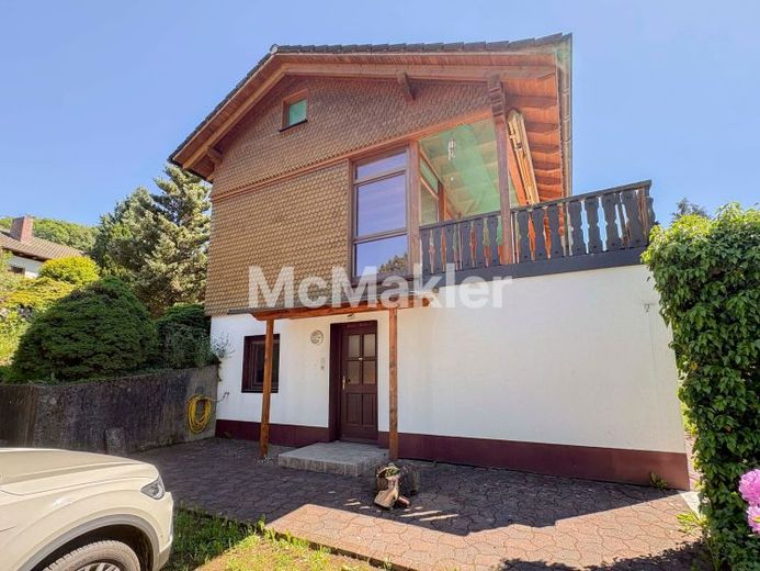 Spacious residential house with separate living area and sunny balcony – Photo 1