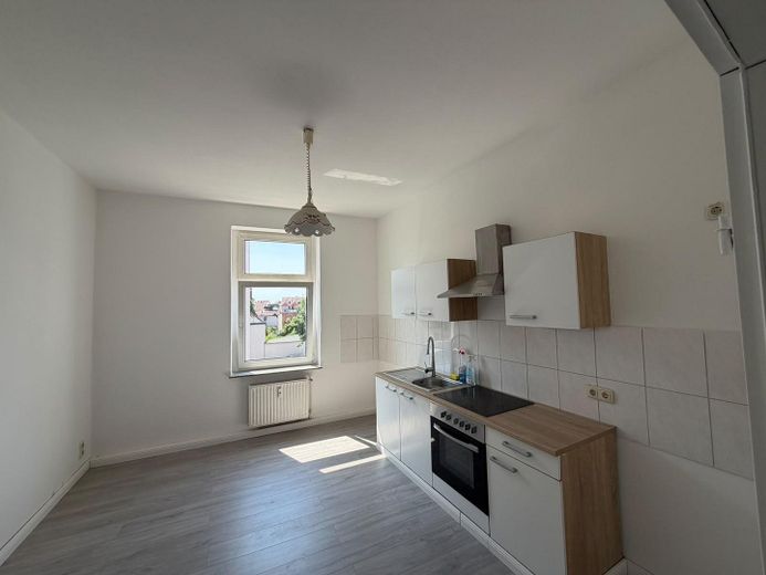 Erstbezug nach Sanierung: helle 3-Zimmer Altbau Whg. mit EBK im Herzen der Stadt – Küche mit EBK