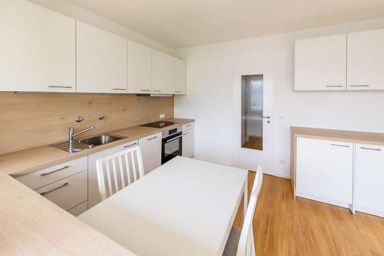 Möbliertes Zimmer auf Zeit in Berufstätigen-WG – Küche