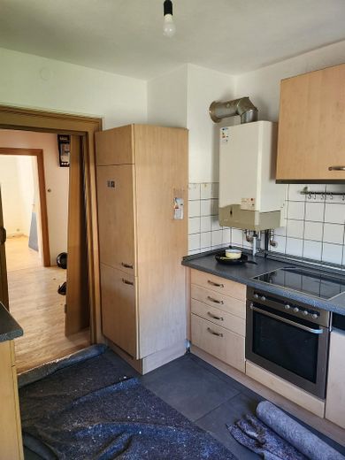 Schöne 4 Zimmer Wohnung mit Einbauküche und Balkon – Foto 5